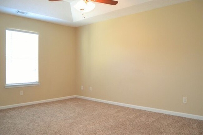 Building Photo - Cute 2 Bedroom Townhouse - Close to Shopping & Restaurants! Near I-20 and Washington Rd
