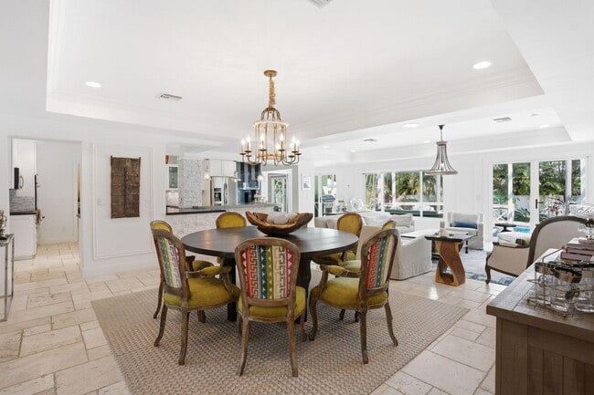 Building Photo - 309 NE 8th Ave