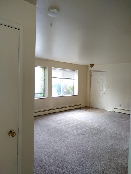 Building Photo - 1123 Cedar Ln