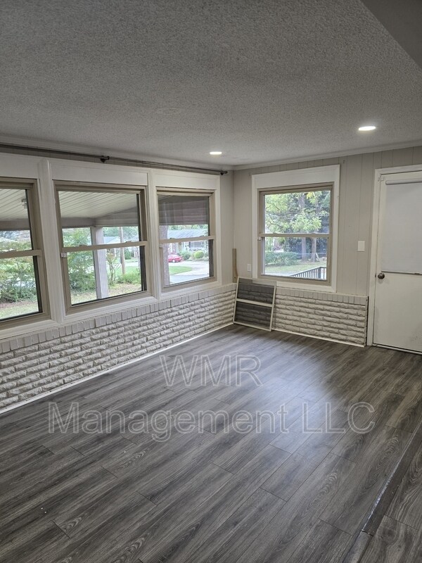 Building Photo - 420 Downey Pl