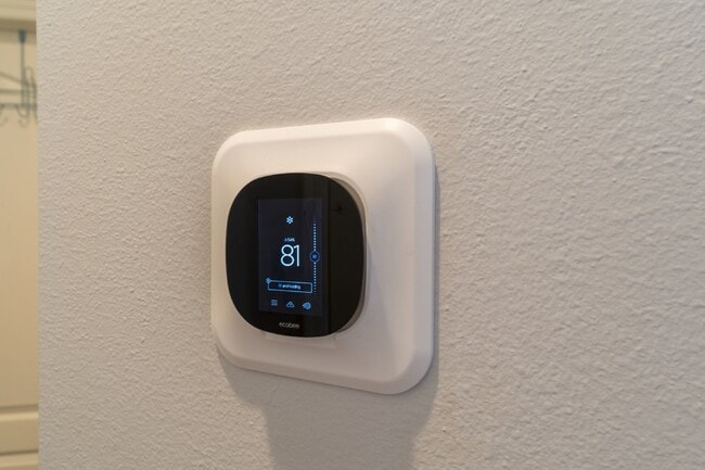 Building Photo - Beautiful 4/2 home Located on a tree lined street in the gate of country club community of the Hu...