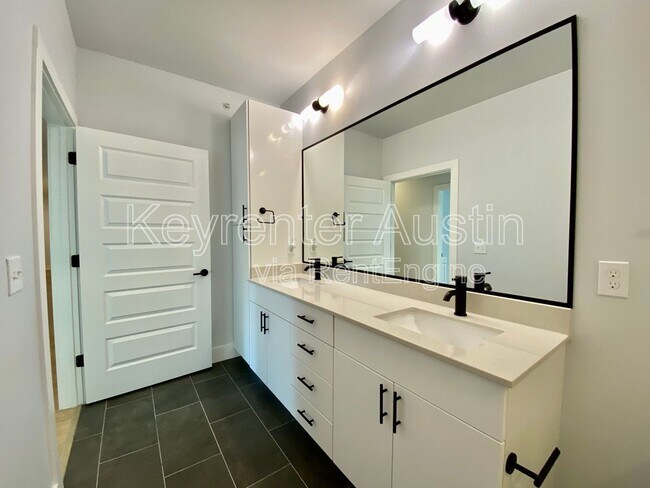 Building Photo - 3101 Govalle Ave