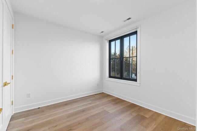 Building Photo - 100 E Putnam Ave