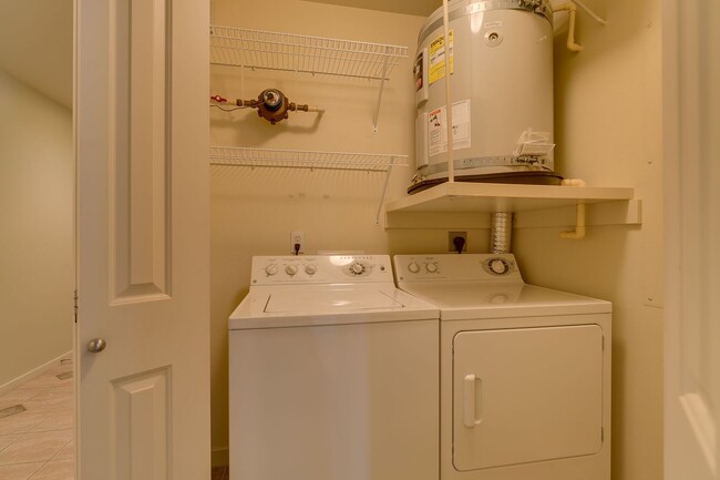 Building Photo - Spacious 2 bedroom Condo in Downtown Redmond