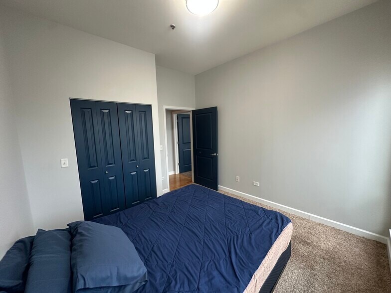 Building Photo - 1400 S Michigan Ave