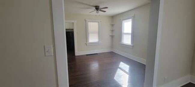 Building Photo - Seconds to downtown Decatur! 2 bedroom, 1 ...