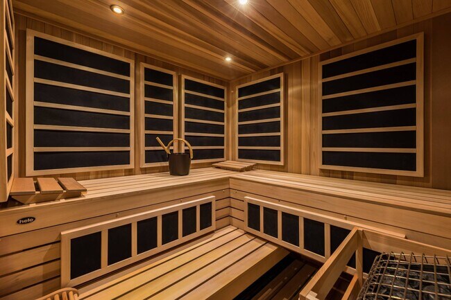 Building Photo - 265 Three Mile Harbor Hog Creek Rd