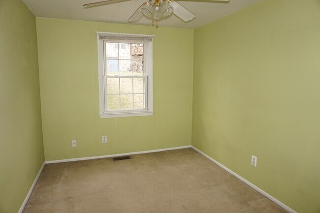 Building Photo - 8564 Gradien Dr