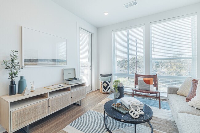 Building Photo - 10505 Deerwood Rd