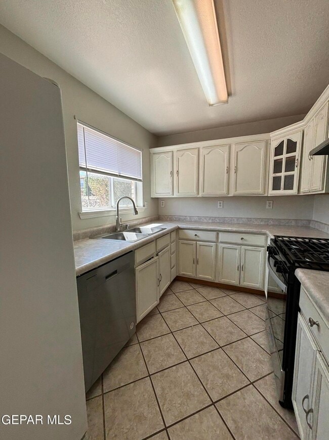 Building Photo - 4476 Loma Diamante Dr