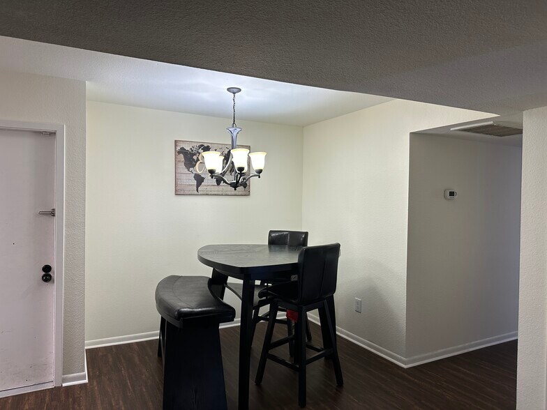 Building Photo - 8523 Hearth Dr