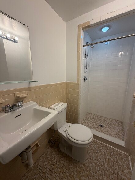 Building Photo - 306 Tappan St