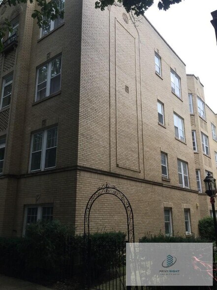 Building Photo - 1424 W Thome Ave