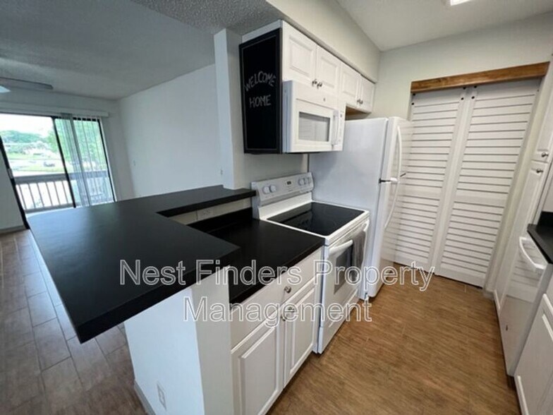 Building Photo - 10200 Belle Rive Blvd