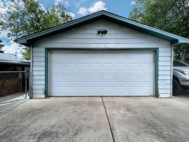 Building Photo - 3603 Windsor Ave