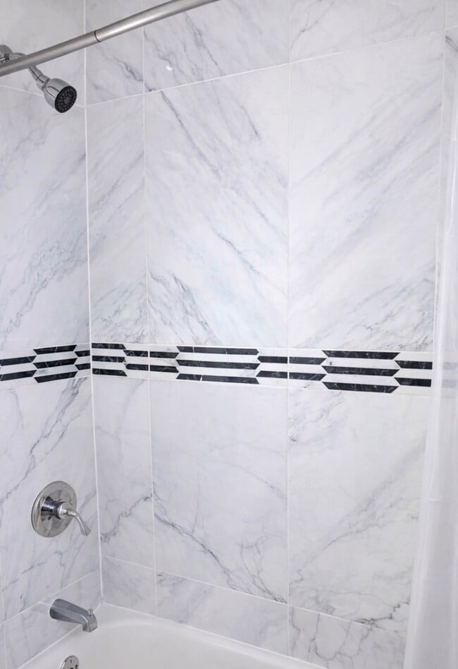 Building Photo - 753 Broadway