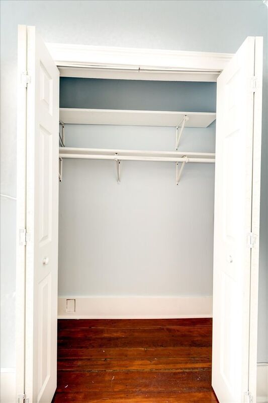 Building Photo - 8 Sires St