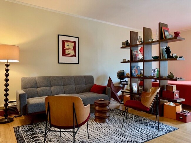 Interior Photo - Sir Lancelot Apartments
