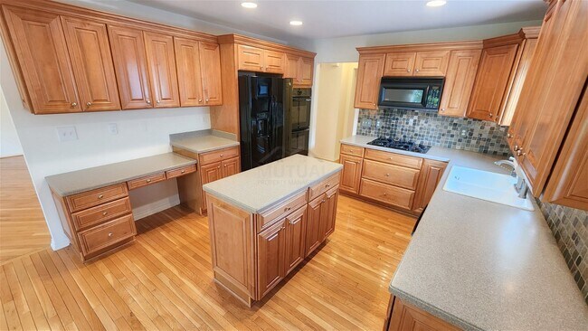 Building Photo - 29157 Hemingway Dr