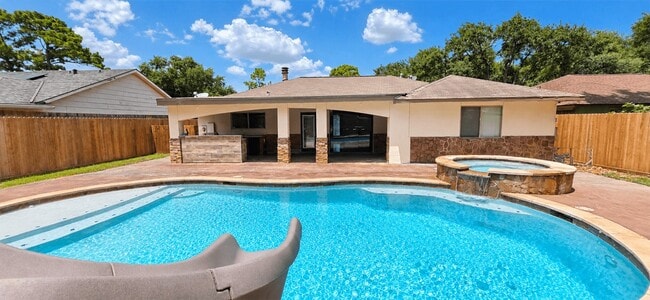 Building Photo - 13914 Bonnington Dr