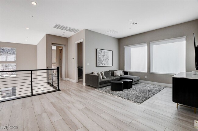 Building Photo - 5289 Feathertop Dr
