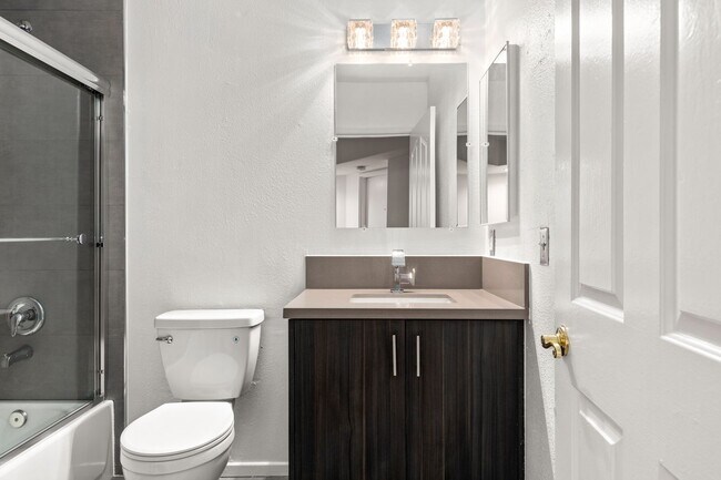 Building Photo - 10777 Ashton Ave