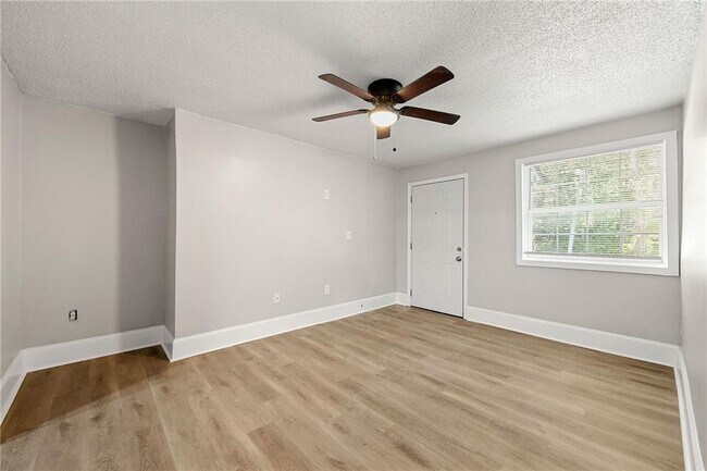 Building Photo - 156 Fairfield Pl NW