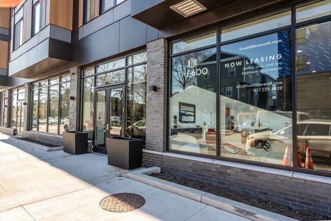 Building Photo - 600 Broadway