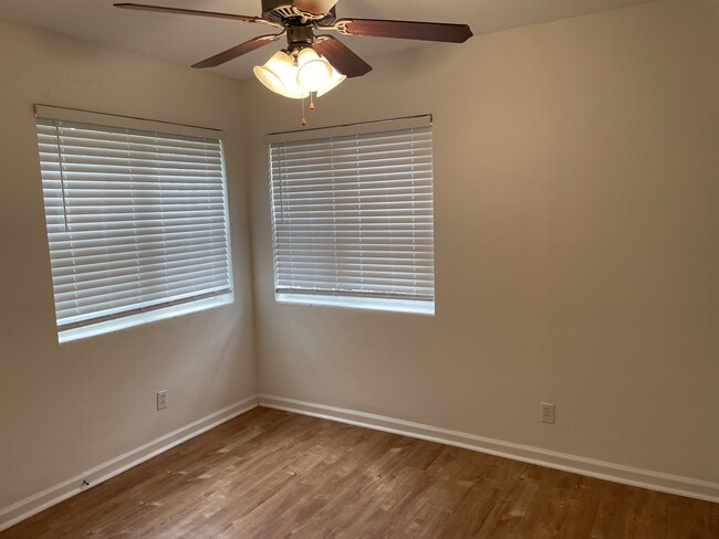 2nd bedroom with ceiling fan - 2000 Central Ave