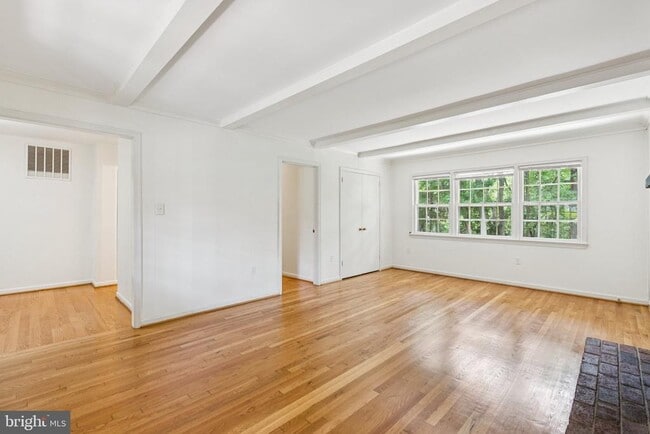 Building Photo - 3714 Carriage House Ct