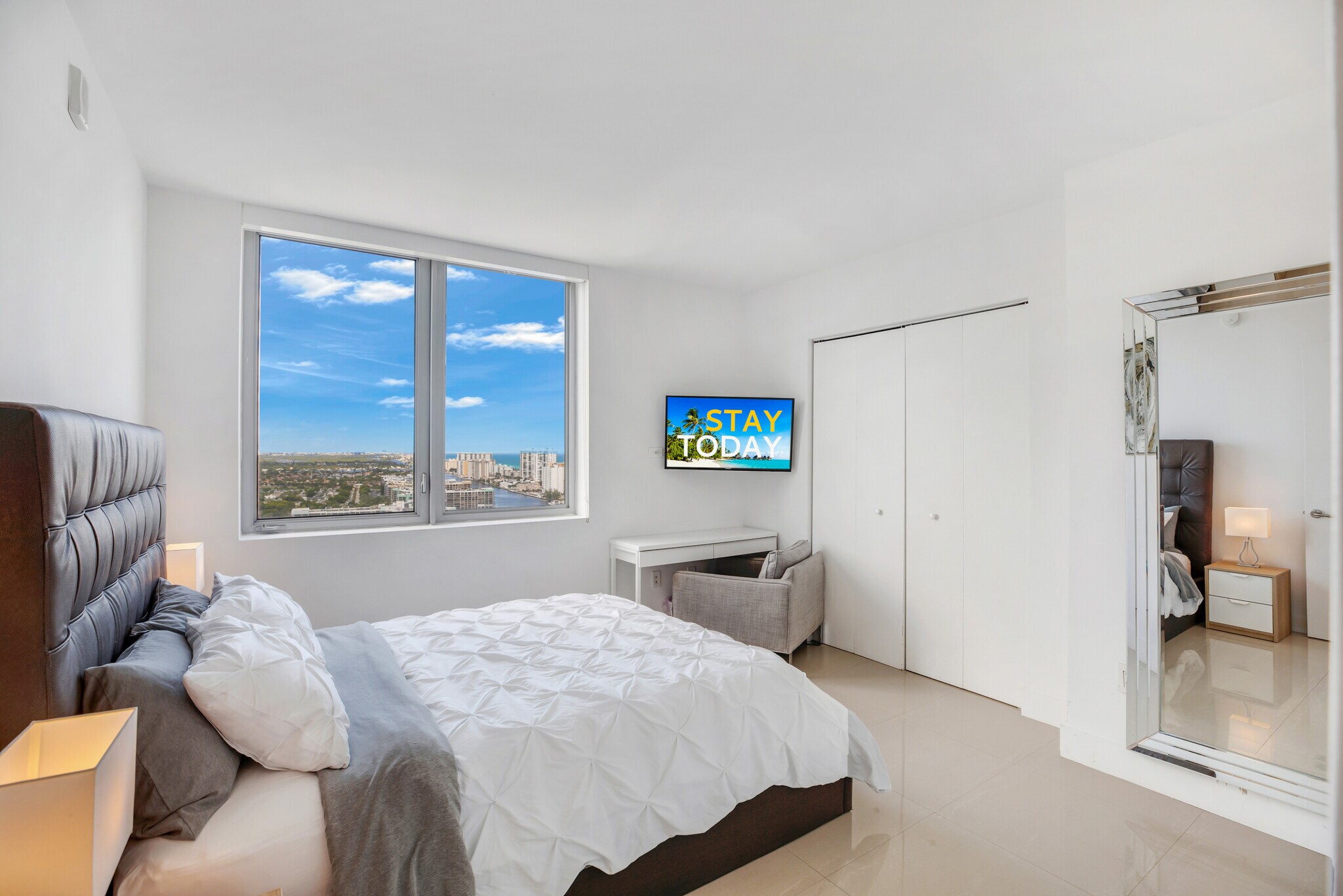 Building Photo - 2600 E Hallandale Beach Blvd