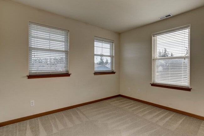 Building Photo - Spacious 3 Bedroom Plus Office with AC, Gas Fireplace and Fenced Backyard