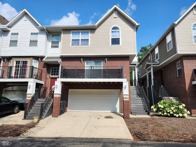 Primary Photo - 1479 Autumn Oak St