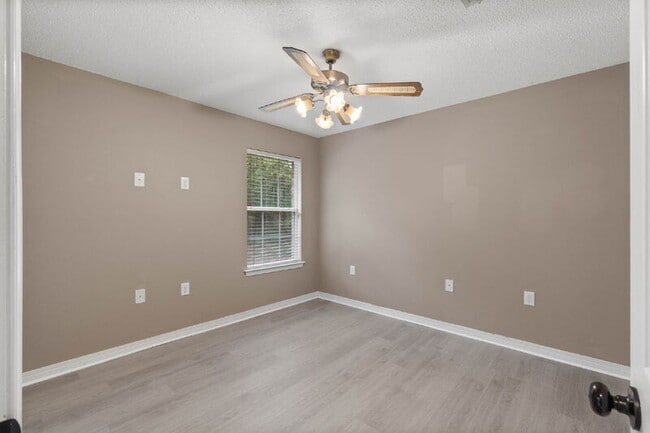 Building Photo - 5590 Buck Ward Rd