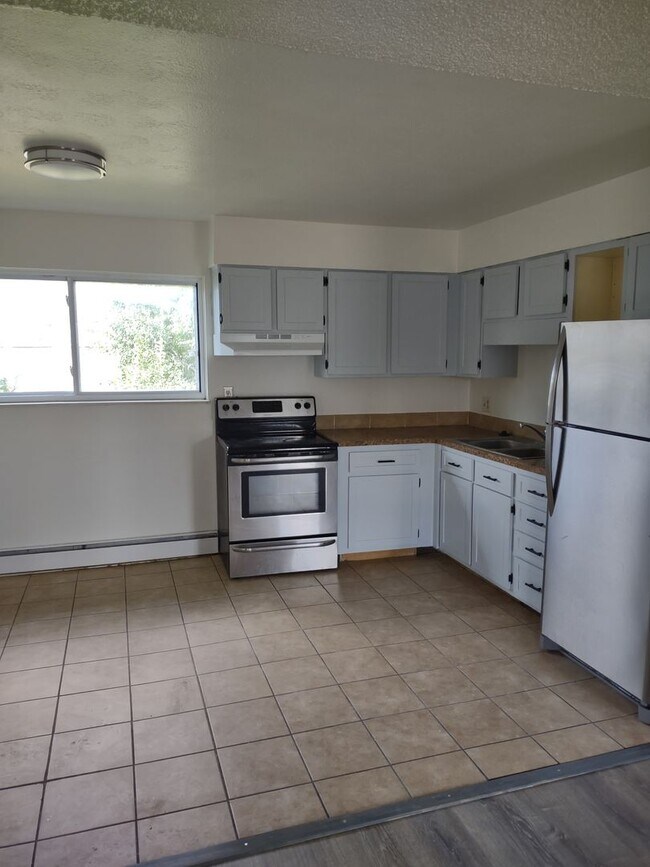 Building Photo - 1450 Nokomis Dr