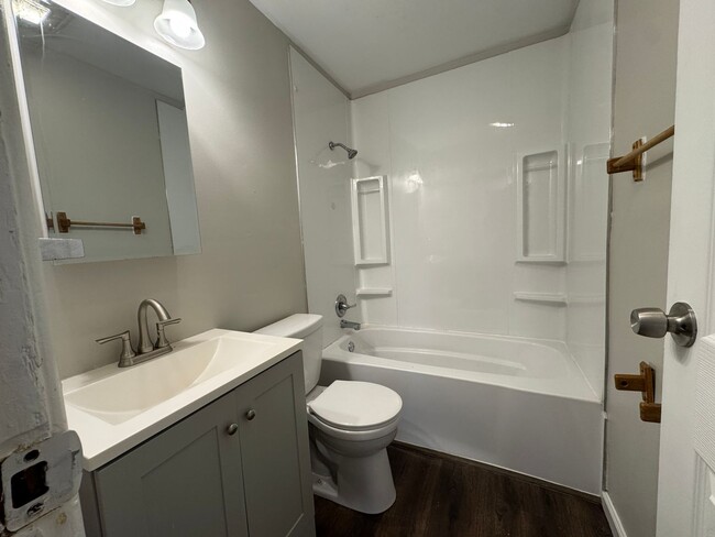 Building Photo - Updated 3 Bedroom in Southwood Neighborhood.