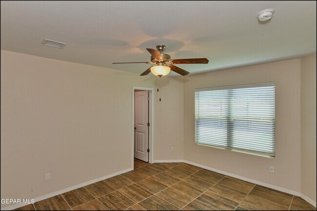 Building Photo - 12060 Mesquite Thorn Dr