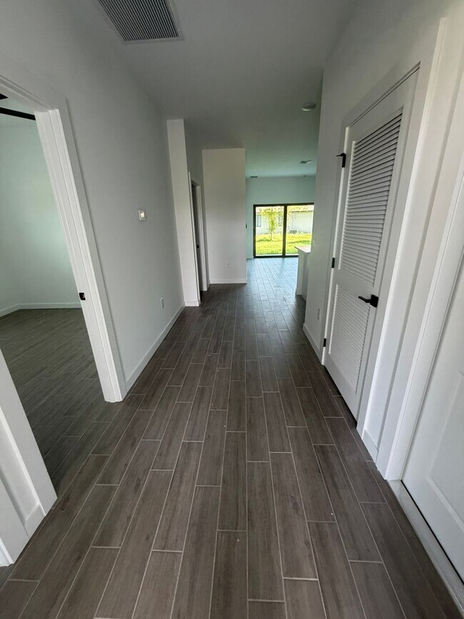 Building Photo - 1506 Gary Ln
