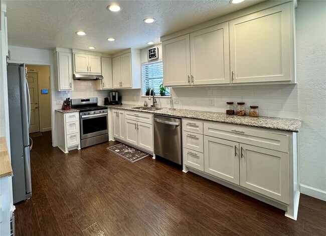 Building Photo - 2301 Tredington Ct