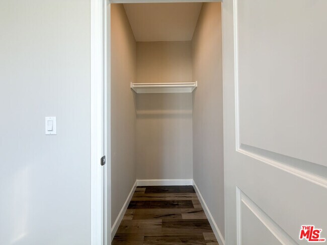 Building Photo - 5651 Willowcrest Ave