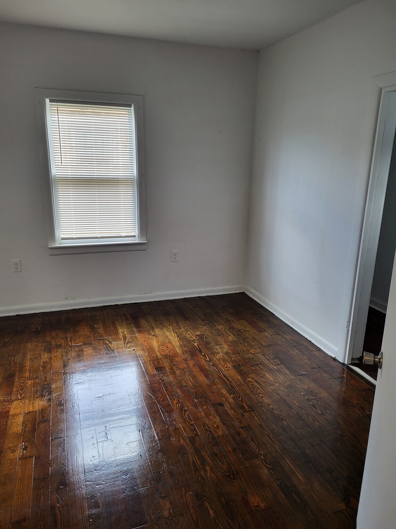 Building Photo - 1000 N Poplar St