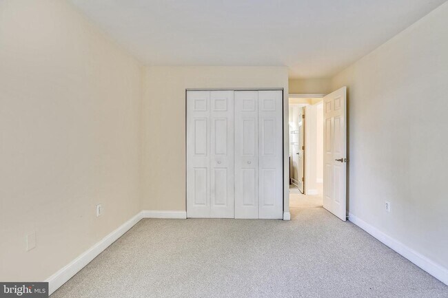 Building Photo - 1952 Kennedy Dr