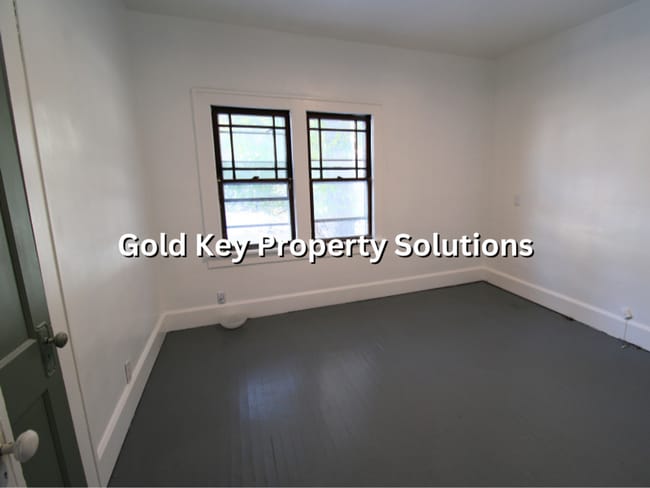 Building Photo - 631 High St