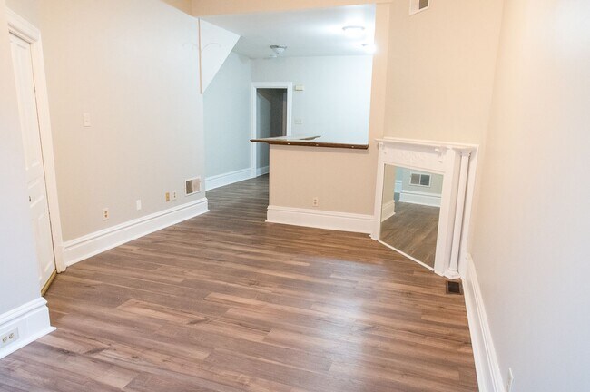 Building Photo - 211 Hamilton St