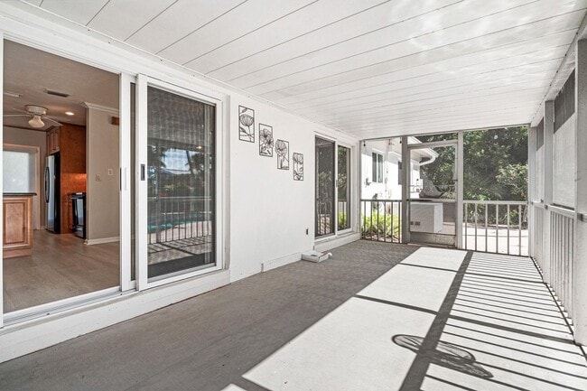 Building Photo - 1900 NE 19th St