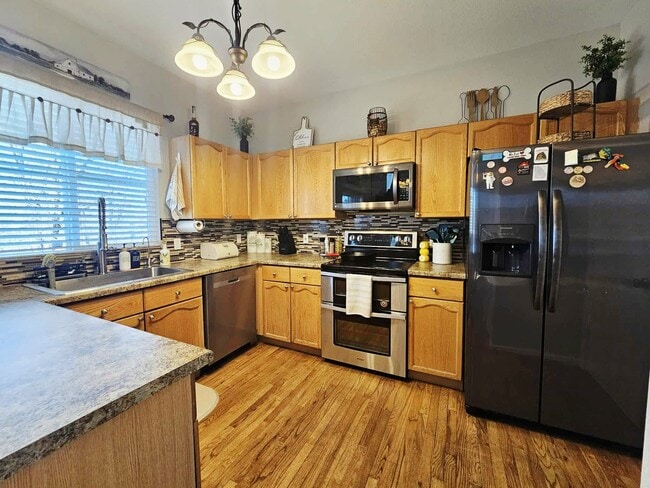 Building Photo - 6810 Shore View