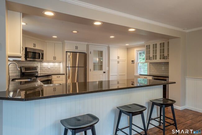 Building Photo - 30 Hillsboro Dr