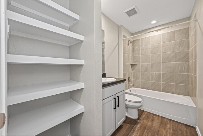 Building Photo - 11933 Summer Oak Trl