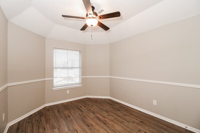 Building Photo - 1483 Applewood Dr