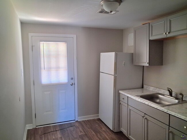 Building Photo - 1103 Gaines Dr